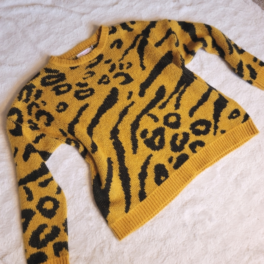 Shoedazzle Cropped Leopard Print Sweater